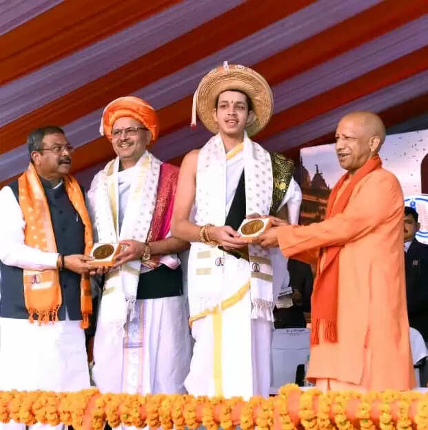 (लीड) एक भारत-श्रेष्ठ भारत के संकल्प को सुदृढ़ और जीवंत कर रहा काशी तमिल संगमम : सीएम योगी