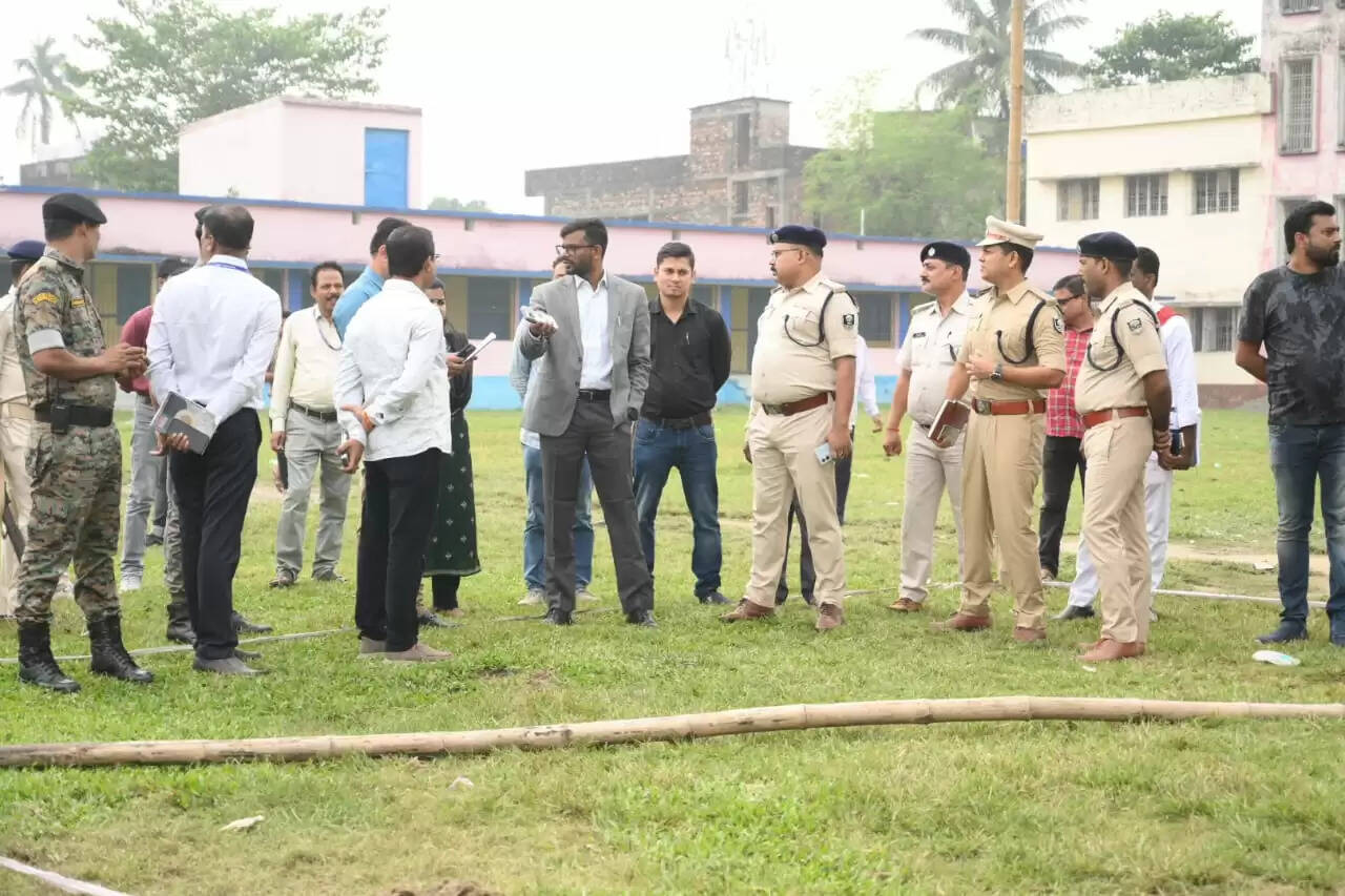 सीएम नीतीश कुमार का प्रस्तावित दौरा: डीएम और एसपी ने रानीगंज में सुरक्षा और विधि व्यवस्था का लिया जायजा