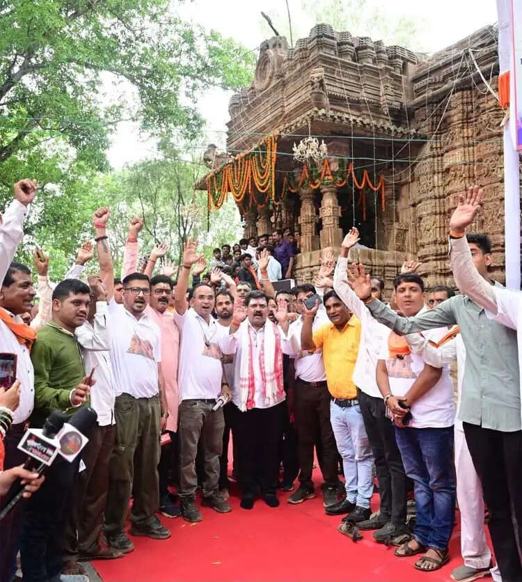 हर-हर महादेव और बोल-बम के जयघोष के साथ निकली भोरमदेव पदयात्रा, शिवमय हुआ कबीरधाम