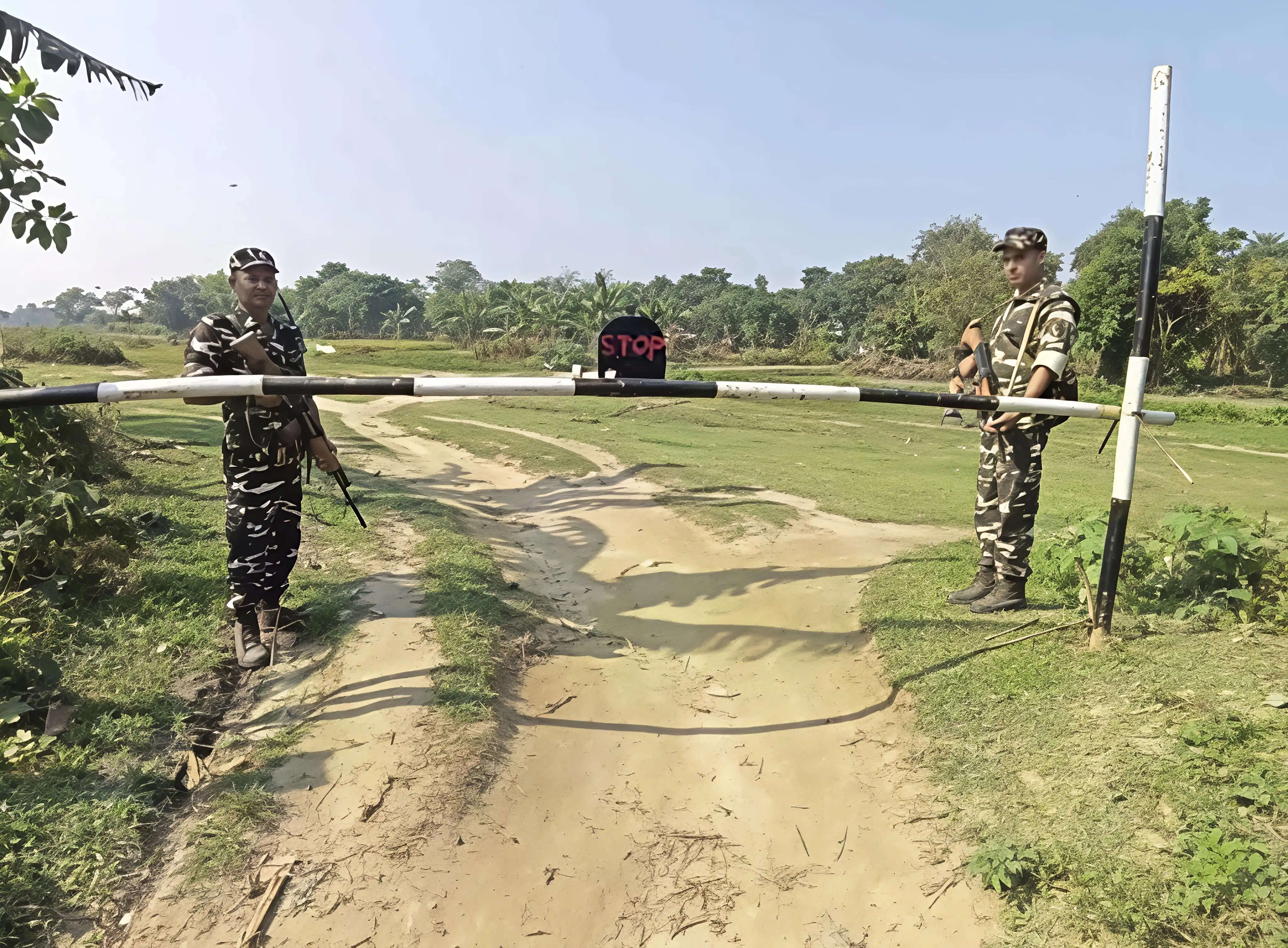 भारत-नेपाल सीमा के दिघलबैंक चेकपोस्ट पर सुरक्षा कड़ी