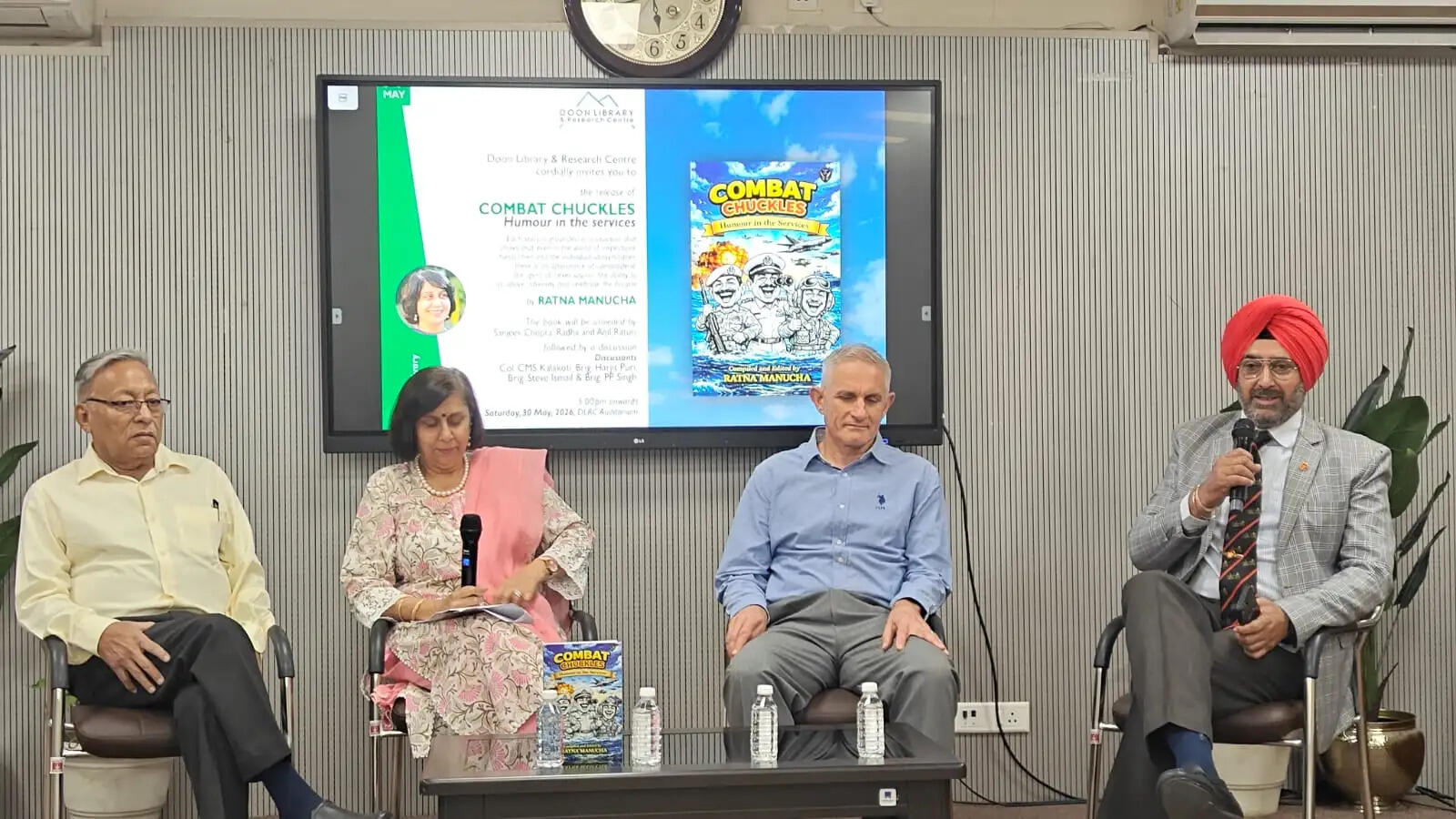 ‘कॉम्बैट चकल्स’ का लोकार्पण, सैनिक जीवन के अनछुए पहलुओं पर हुई चर्चा