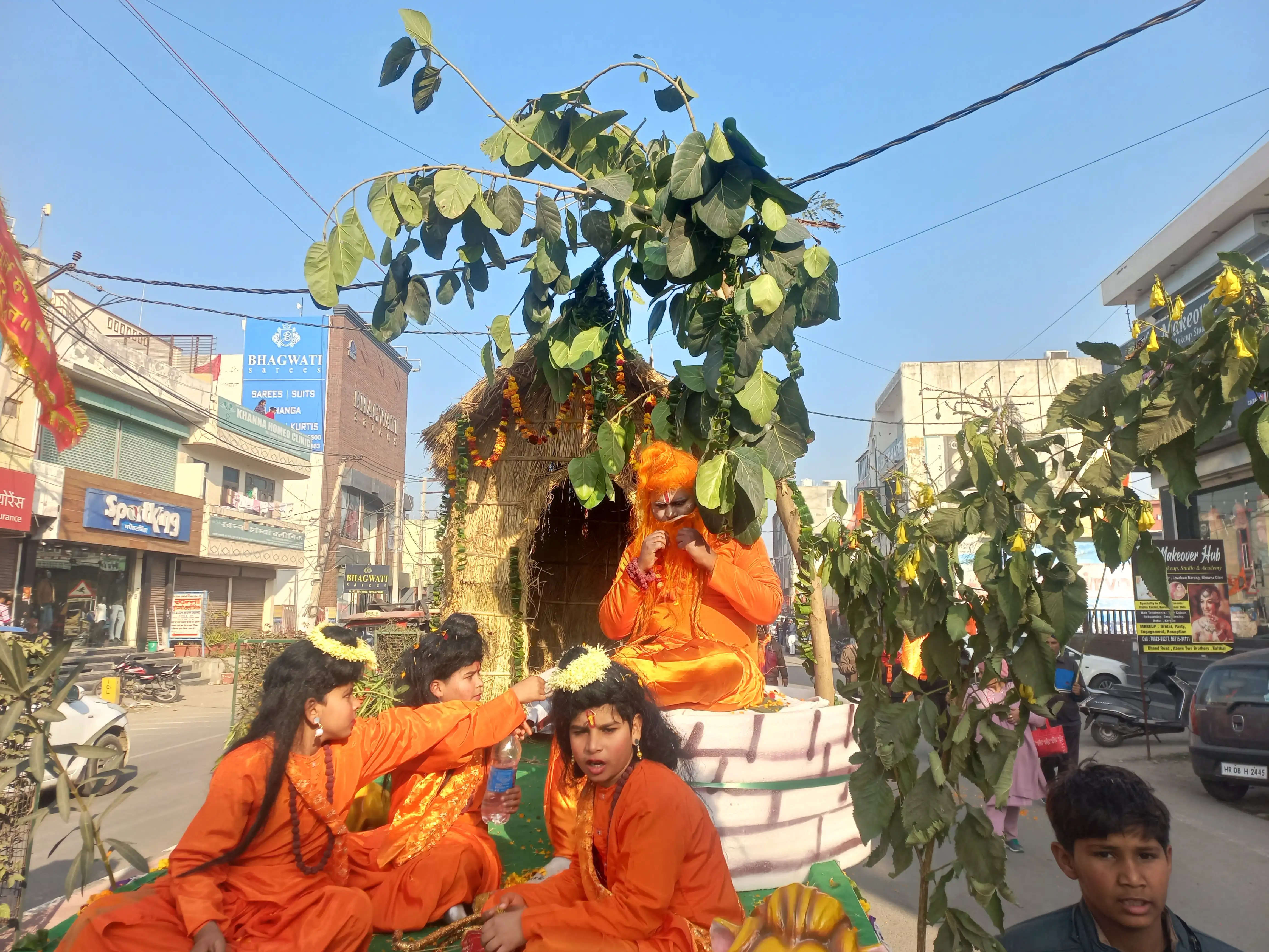 कैथल: रविवार को शहर में श्रद्धालुओं ने राम जानकी शोभायात्रा निकाली