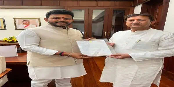 हिमाचल के दुर्गम इलाकों के लिए एयर एम्बुलेंस शुरू करे केंद्र सरकार : सांसद सिकंदर कुमार