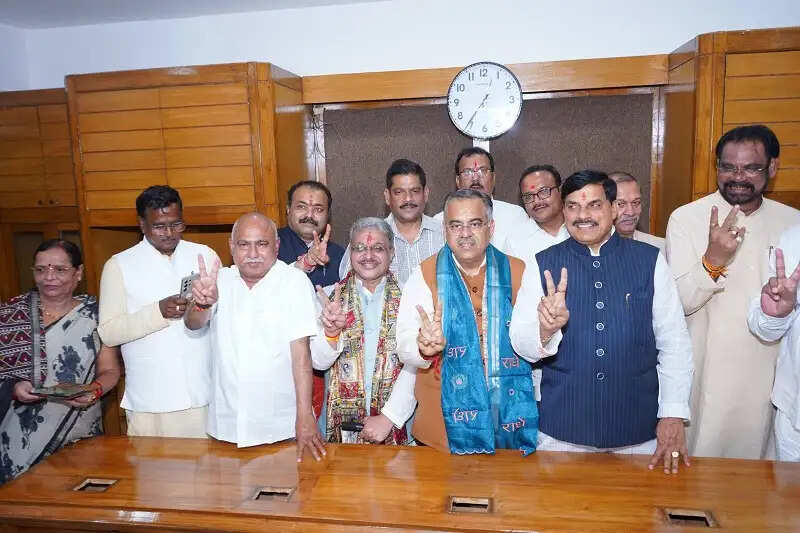 मप्र से राज्यसभा चुनाव के लिए भाजपा उम्मीदवार तरुण चुघ और रजनीश अग्रवाल ने दाखिल किया नामांकन