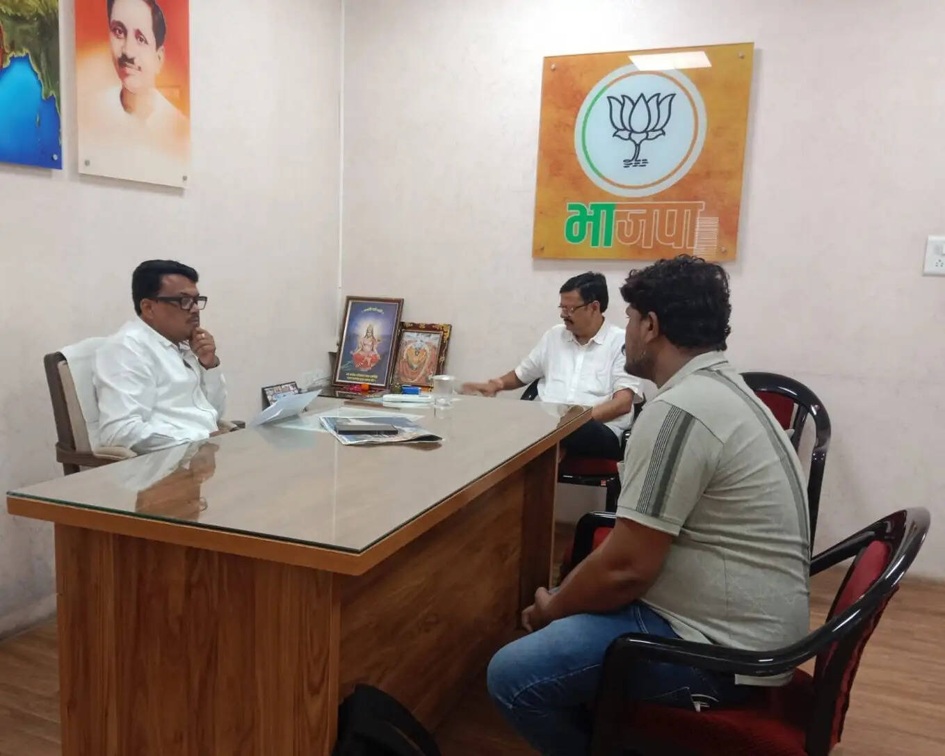 मंत्री नागर सिंह चौहान ने भाजपा प्रदेश कार्यालय में सुनी कार्यकर्ताओं की जनसमस्याएं,&nbsp;त्वरित निराकरण के दिए निर्देश