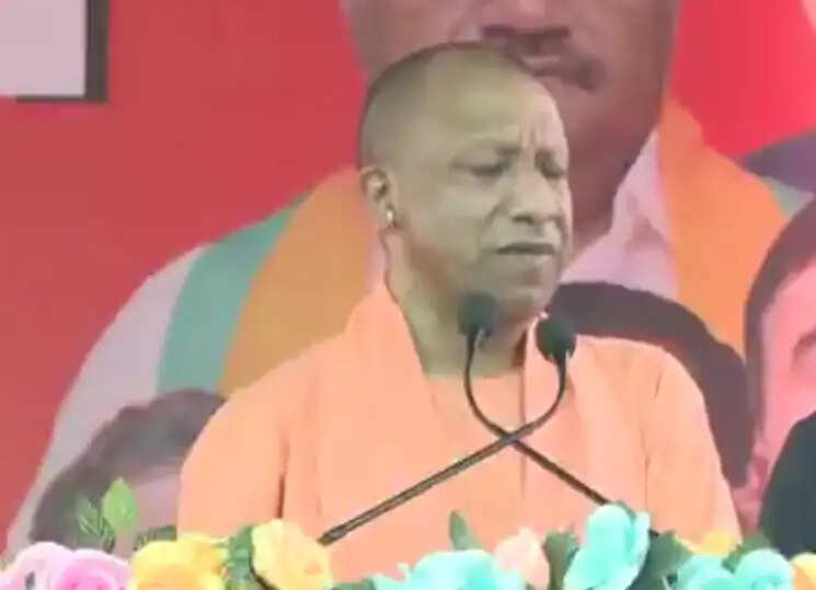 प्रचार के आखिरी दिन तारकेश्वर मंदिर पहुंचे योगी आदित्यनाथ, कल्याणी में किया रोड शो