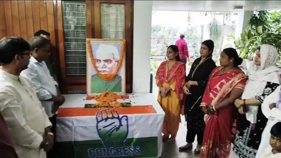 कांग्रेस कार्यकर्ताओं ने डॉ राजेंद्र प्रसाद को दी श्रद्धांजलि