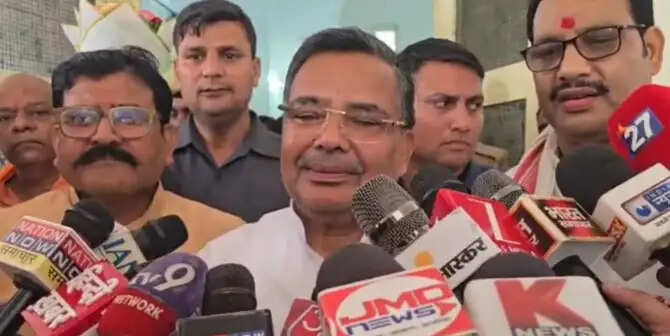 साधु वेश में संसद पहुंचे सांसदों ने किया संसद व सनातन का अपमान : जयवीर सिंह