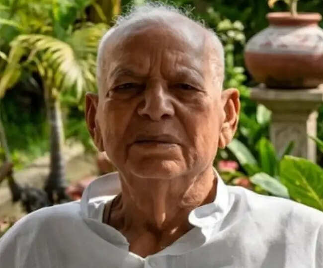 पूर्व मंत्री मन्नान मल्लिक को दीपिका पांडेय सिंह ने दी श्रद्धांजलि