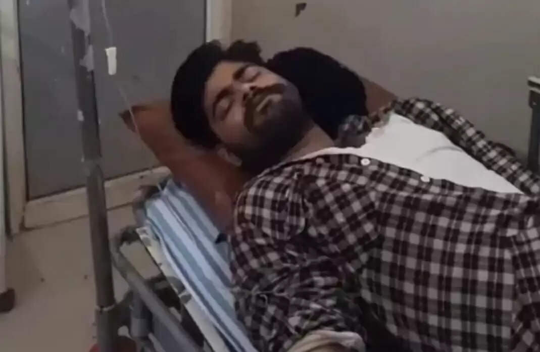 घर के बाहर खड़े अस्पताल संचालक के बेटे को मारी गोली, हमलावर फरार