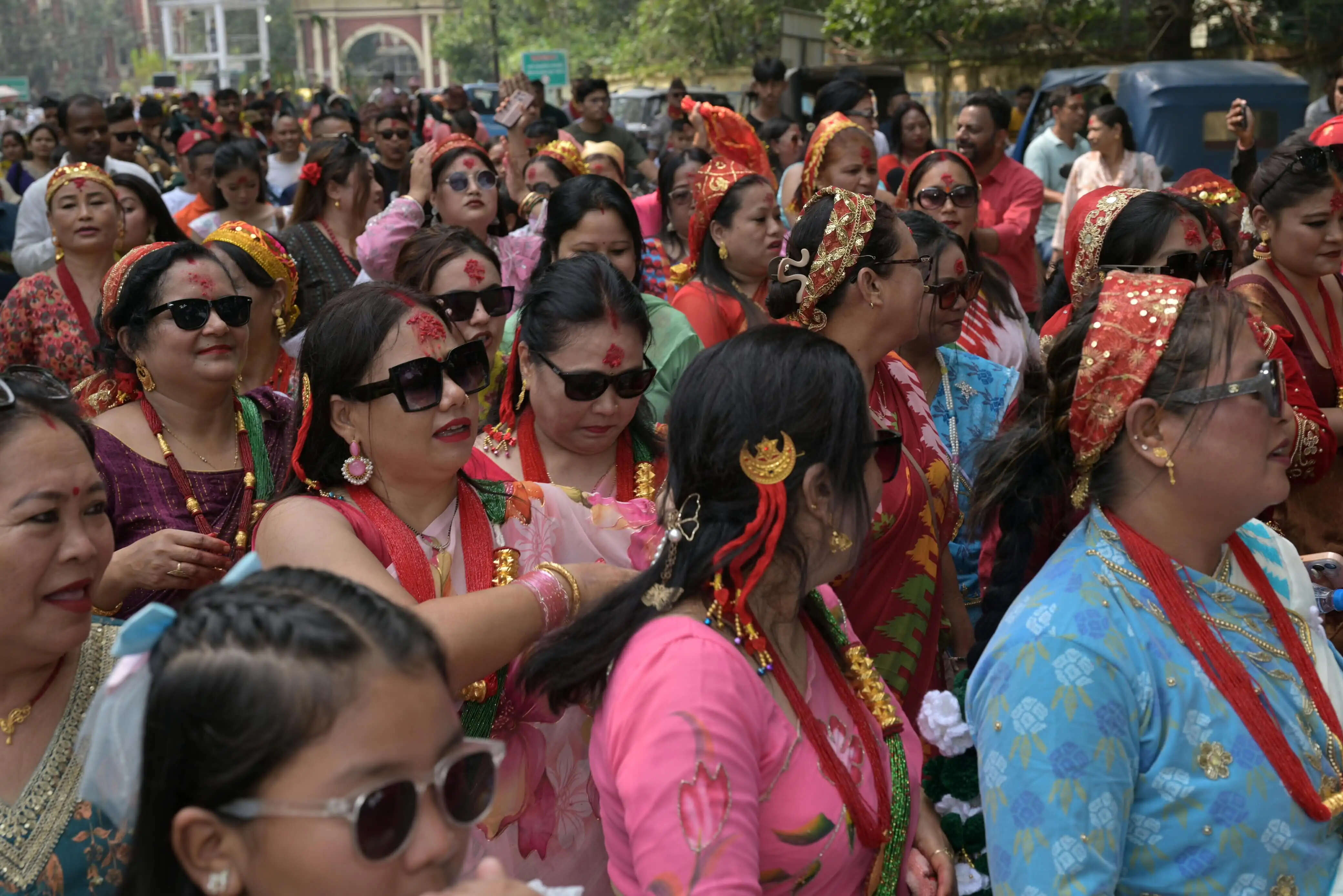 गोरखा जवानों ने धूमधाम से निकाली फूलपाती शोभायात्रा, फायरिंग कर दी मां दुर्गा को सलामी