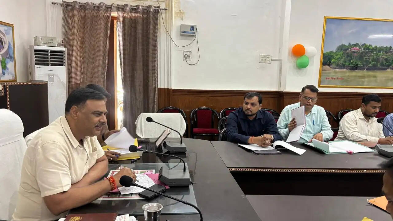 सीएम युवा योजना में लापरवाही पर डीएम सख्त, बैंकर्स को 15 दिन में ऋण स्वीकृति के निर्देश