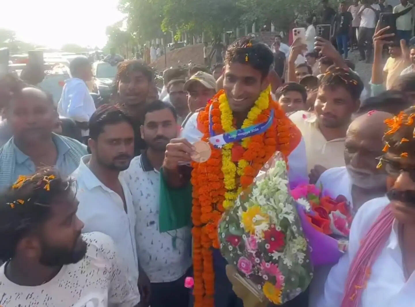 एशियन गेम्स में कांस्य पदक जीतकर अमेठी पहुंचे सलमान खान