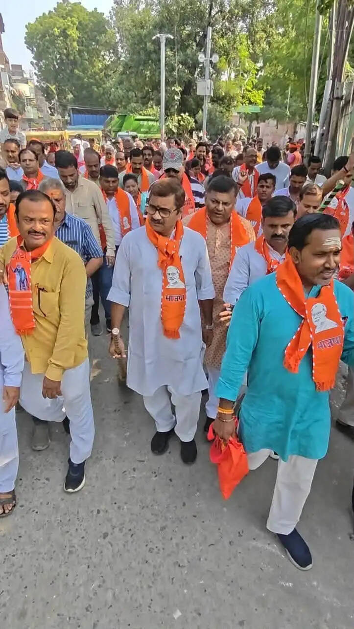 मोदी के काशी में विधायक नीलकंठ ने जनसेवा की गढ़ी नई कहानी