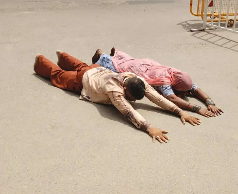 किसी को मिली फूल गोभी तो किसी को सेब
