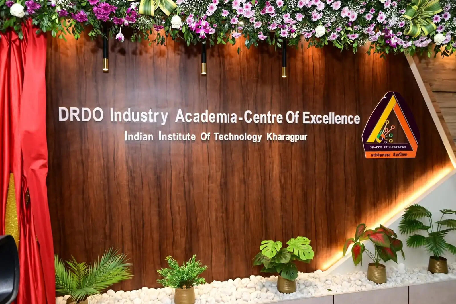 खड़गपुर आईआईटी में डीआरडीओ उद्योग-शैक्षणिक उत्कृष्टता केंद्र का उद्घाटन