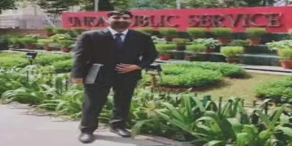 सड़क दुर्घटना में गंभीर रूप से घायल हुए एक युवा सीबीआई अभियोजक ने इलाज के दौरान दम तोडा़