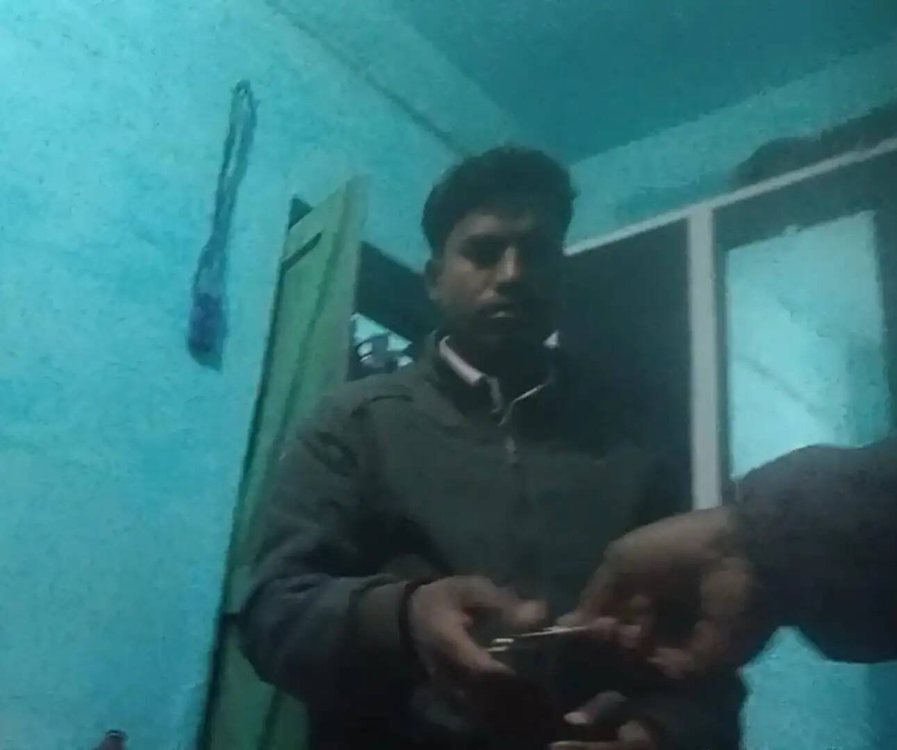 अनूपपुर: सोशल मीडिया में फोटो वायरल: पटवारी हंसराज को एसडीएम किया निलंबित