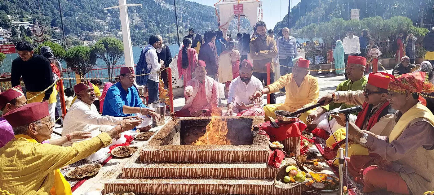 माता नयना के दरबार में महिषासुर मर्दिनी मां दुर्गा के महोत्सव: विश्व शांति के लिये हवन-भंडारा