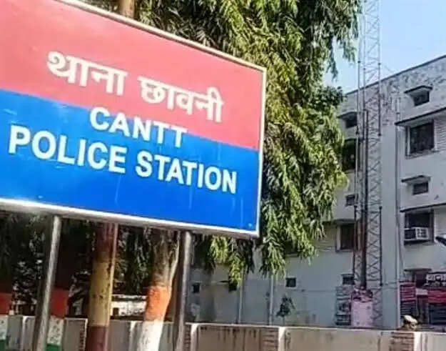 फ्लाईओवर के मोड़ पर बाइक डिवाइडर से टकराई, युवक की मौत