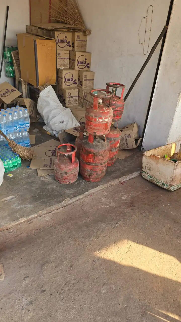 सूरजपुर : प्रतापपुर क्षेत्र में घरेलू गैस के अवैध उपयोग पर छापा, 14 सिलेंडर जब्त