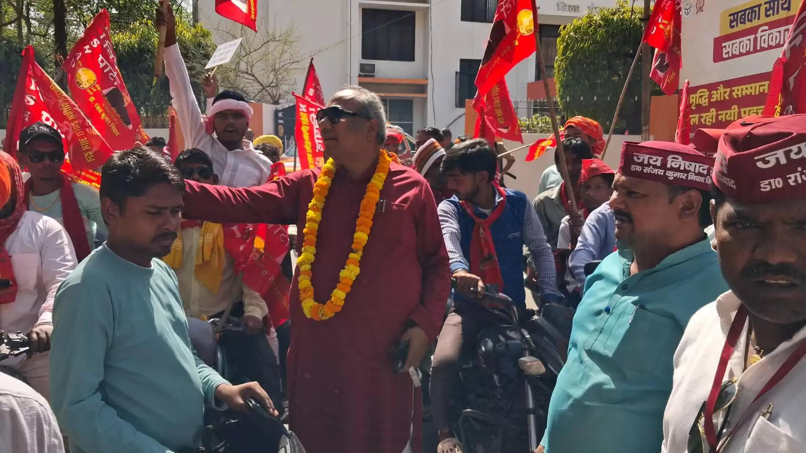 संविधानिक अधिकार न्याय यात्रा ने पकड़ा जोर, मीरजापुर में गूंजा 'वोट से चोट' का नारा