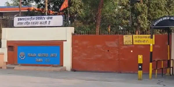प्रकाश इंडस्ट्रीज में बड़ा हादसा, फर्नेस पंचर होने से तीन मजदूर झुलसे, घायलों का इलाज जारी