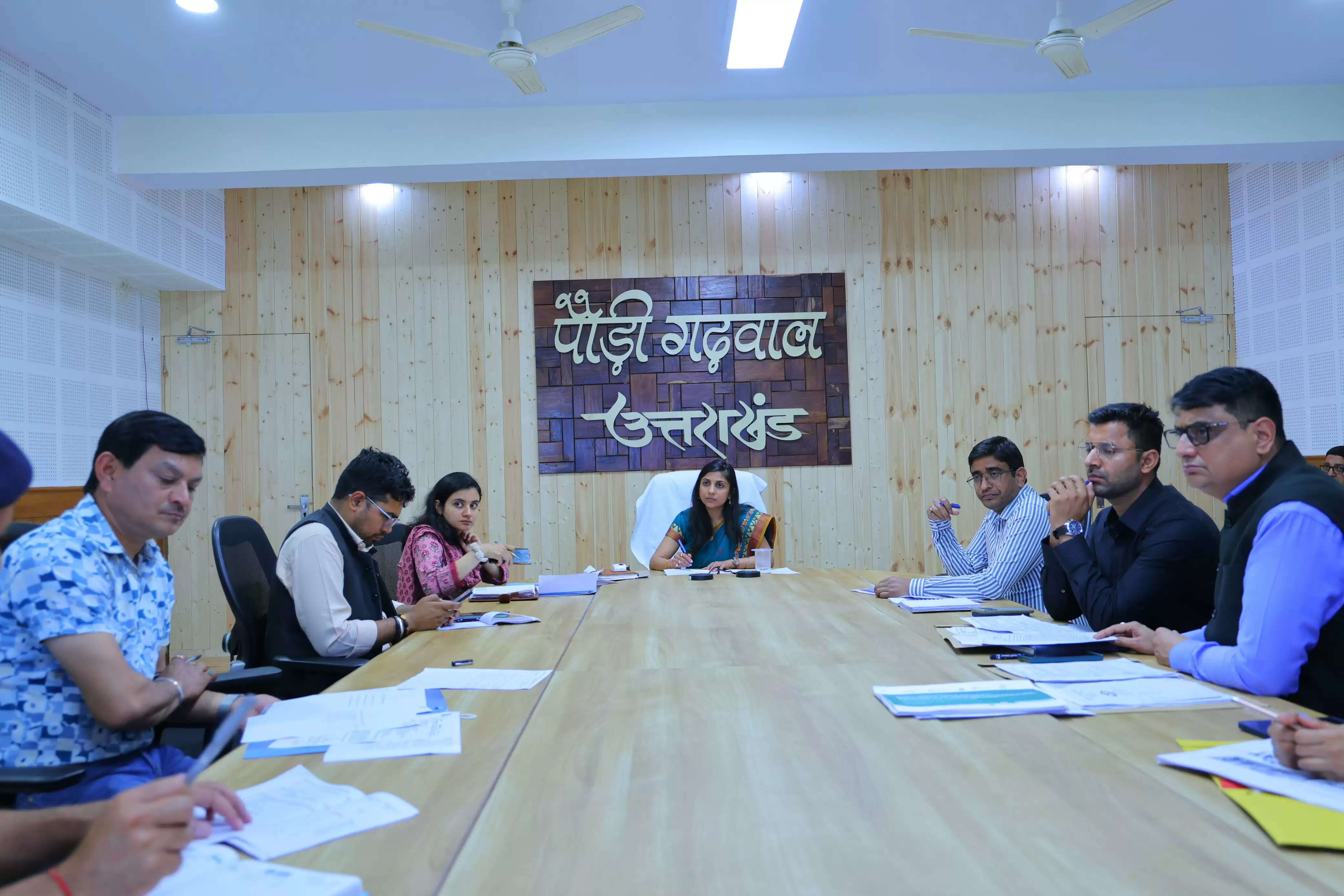 दुर्घटना संभावित स्थलों को करे चिन्हित:डीएम