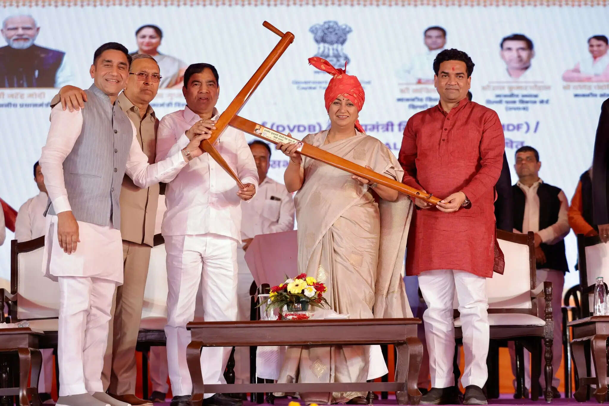 मुख्यमंत्री ने मुंडका में 200 करोड़ के विकास कार्यों का किया शिलान्यास