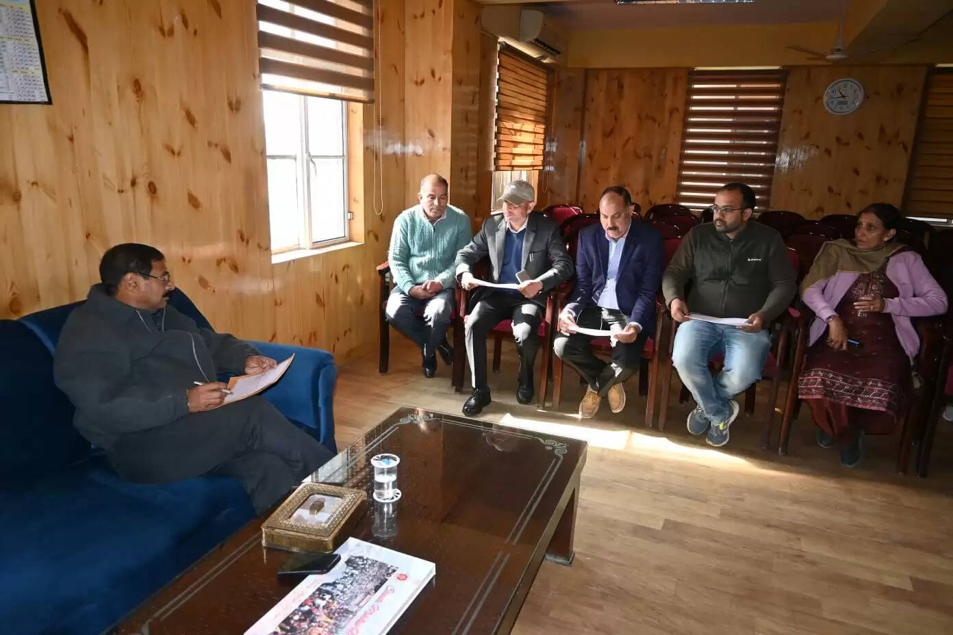 मंडलायुक्त ने किया औचक निरीक्षण सरकारी भूमि से अवैध कब्जे हटाने के सख्त निर्देश