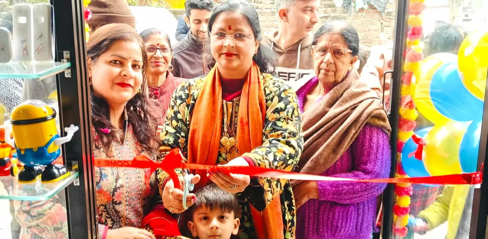 संजिता डोगरा ने पटोली में ‘तोहफा’ गिफ्ट्स एंड वेडिंग स्टोर का किया उद्घाटन