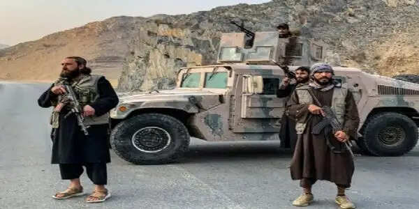 पाकिस्तान-अफगानिस्तान के बीच जंग तेज, 325 से ज्यादा लोगों की मौत