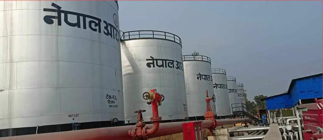 नेपाल में दो दिनों के सार्वजनिक अवकाश के बाद पेट्रोलियम पदार्थ की खपत में भारी गिरावट