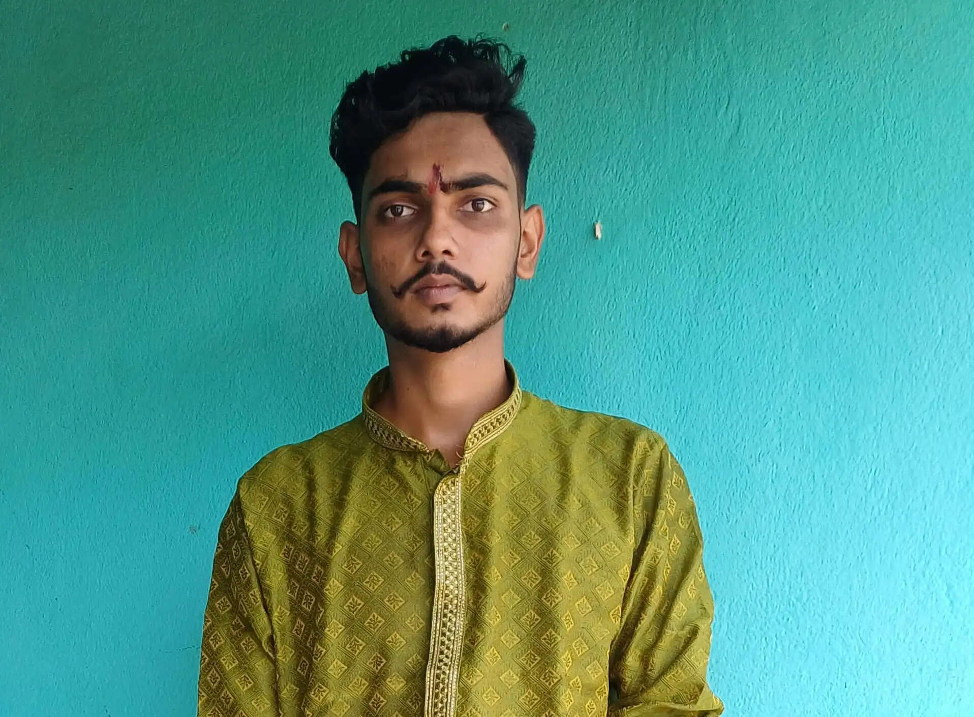 खड़े ट्रक ने ली युवक की जान, सड़क सुरक्षा पर उठे सवाल