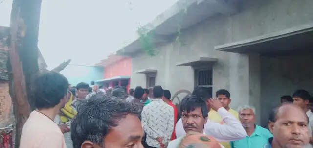 मोबाइल फोन से बात करते हुए आकाशीय बिजली की चपेट में आने से युवक की मौत&nbsp;