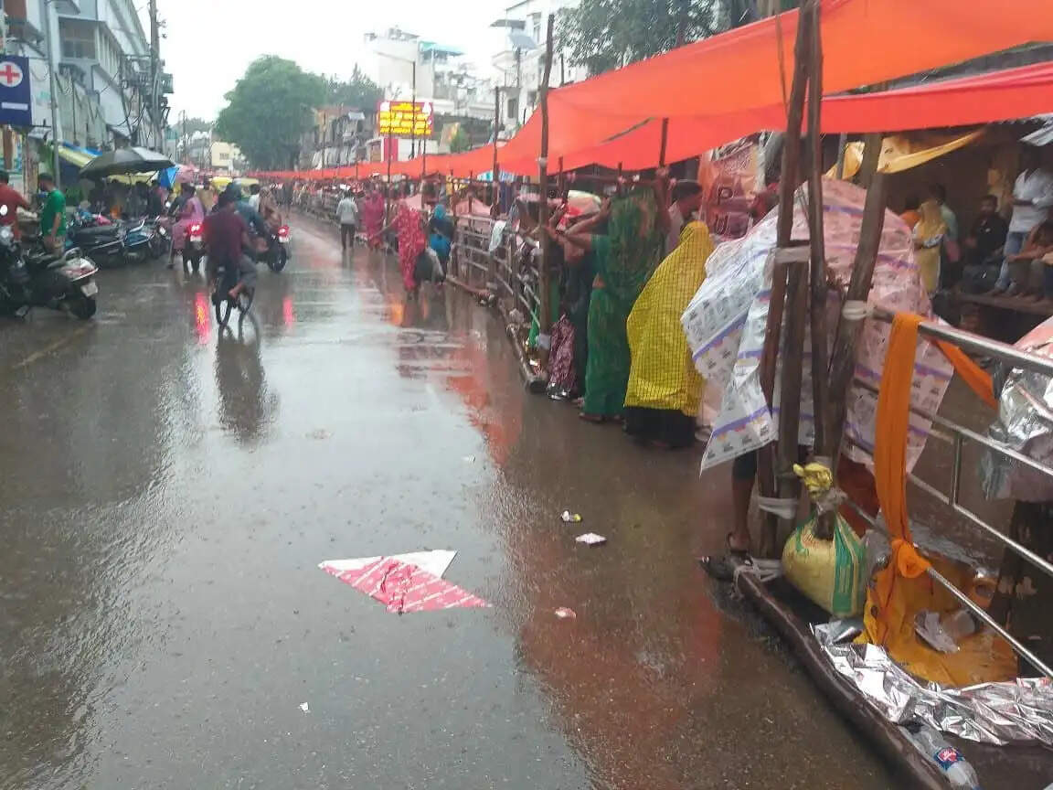 आधी रात बाद से शुरू होगा लोलार्क कुंड पर स्नान, पुलिस कमिश्नर ने कुंड की सुरक्षा व्यवस्था को परखी