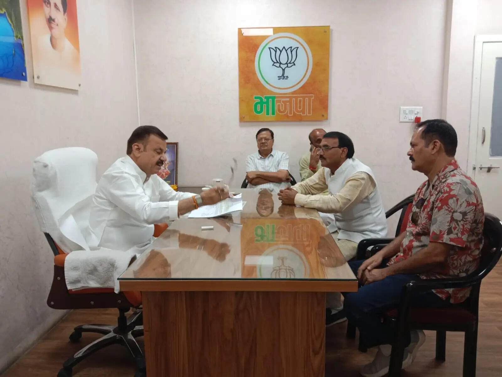 भाजपा प्रदेश कार्यालय में कैबिनेट मंत्री उदय प्रताप सिंह ने सुनी कार्यकर्ताओं की समस्याएं,&nbsp;कई मामलों का मौके पर हुआ निराकरण