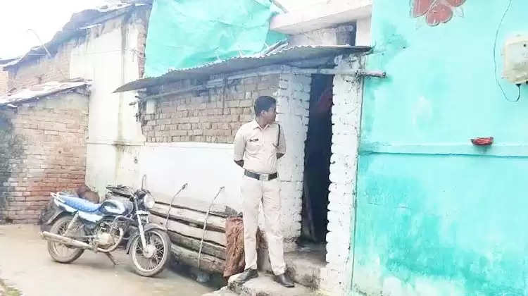 घर में मिली मां-बेटी की अधजली लाश, जांच में जुटी पुलिस