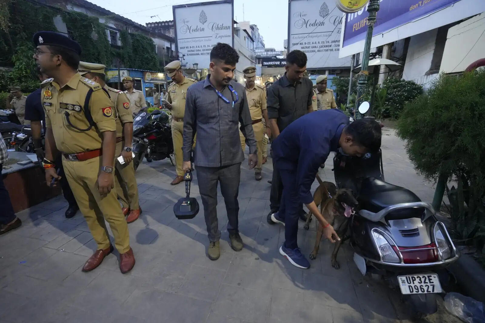 स्वतंत्रता&nbsp;दिवस&nbsp;काे&nbsp;लेकर&nbsp;लखनऊ&nbsp;कमिश्नरेट पुलिस अलर्ट,&nbsp;चला विशेष&nbsp;चेकिंग&nbsp;अभियान