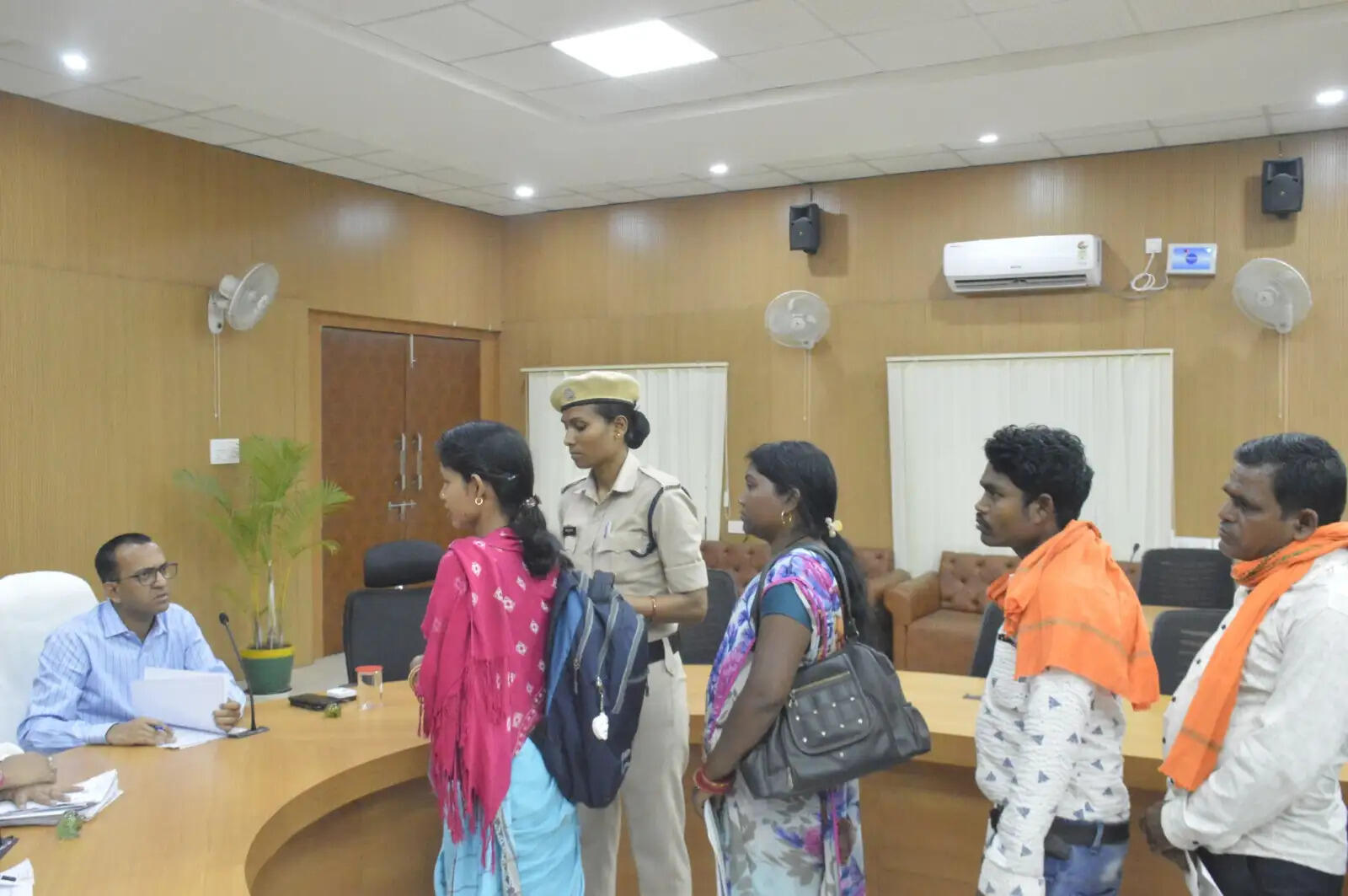 कोरबा : कलेक्टर ने जनदर्शन में सुनी आम नागरिकां की शिकायतें, कुल 120 आवेदन हुए प्राप्त