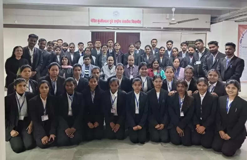 नर्मदापुरम के विद्यार्थियों ने विधानसभा की कार्य-प्रणाली को समझा