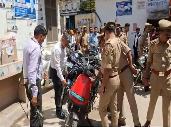 उप्र में लखनऊ, मेरठ और अम्बेडकर नगर कचहरी परिसर को बम से उड़ाने की धमकी मिली, जांच में सब सामान्य