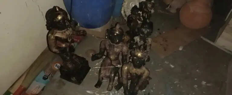 औरैया में शॉर्ट सर्किट से राम-जानकी मंदिर में लगी आग, राम दरबार जलकर खाक