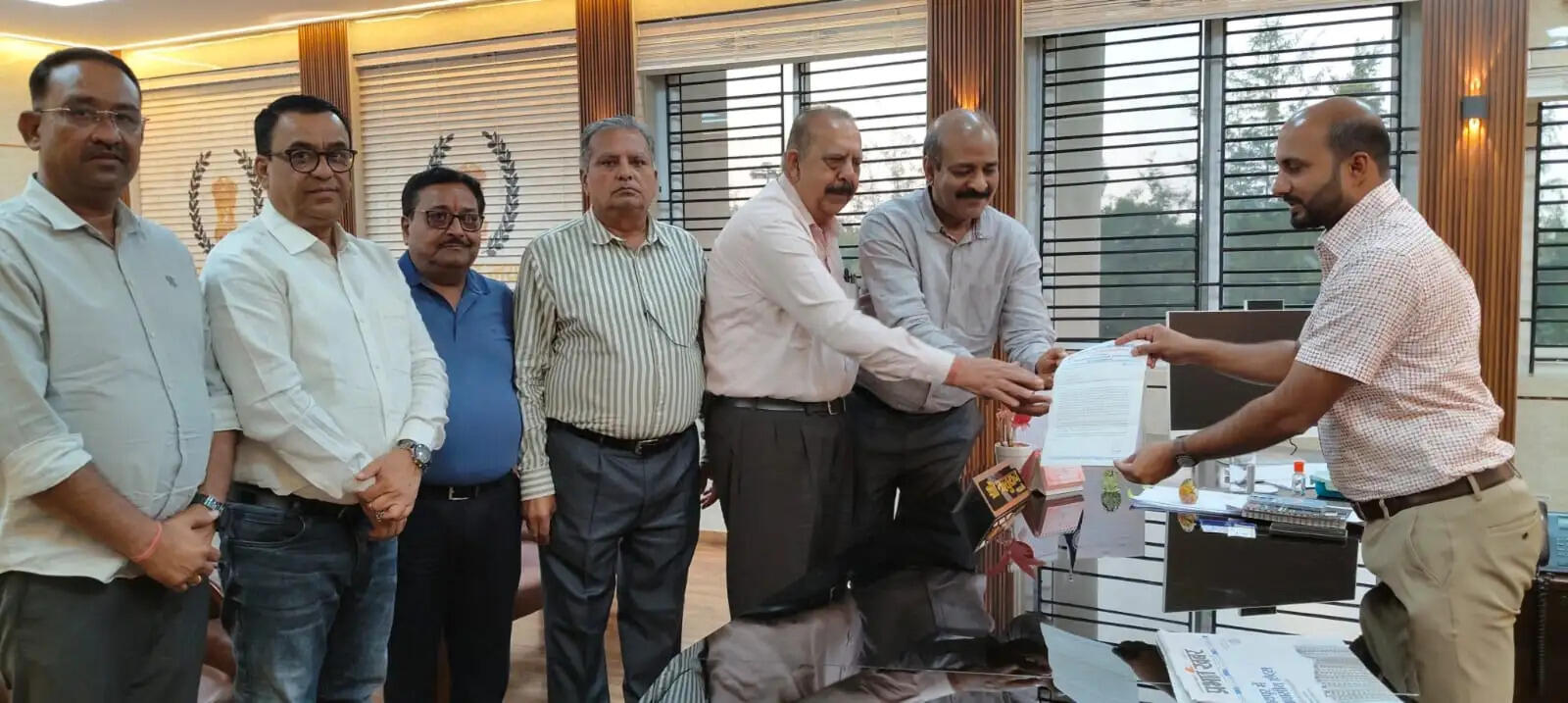 रामगढ़ में चैंबर की पहल पर अतिक्रमण अभियान पर छठ पर्व तक रोक