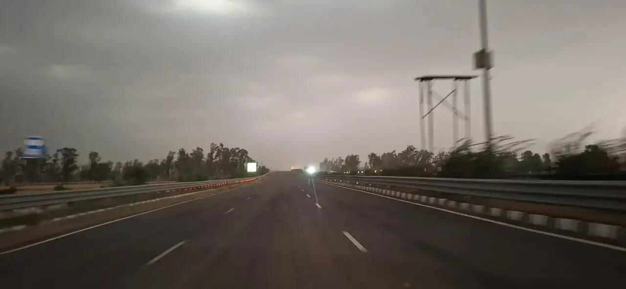 जींद: तेज आंधी के साथ आई बारिश ने किसानों के माथे पर उकेरी चिंता की लकीरें