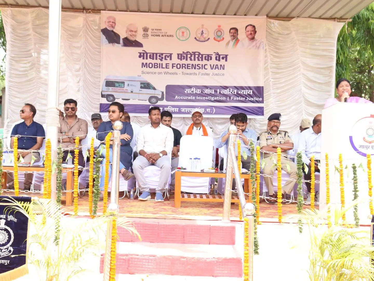 जशपुर पुलिस को मिली अत्याधुनिक मोबाइल फॉरेंसिक वैन, अब घटनास्थल पर ही होगी वैज्ञानिक जांच और त्वरित न्याय