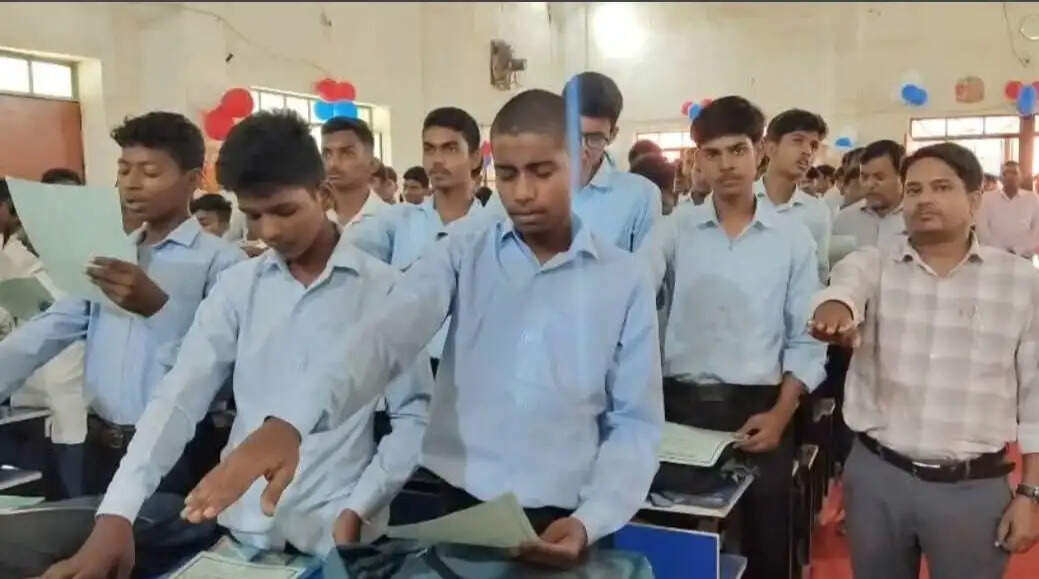 नशामुक्त बिहार अभियान: सबौर हाई स्कूल में छात्र-छात्राओं और शिक्षकों ने ली नशा न करने की शपथ