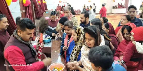 नव वर्ष के पहले दिन मंदिरों में पूजा के लिए उमड़ी भीड़