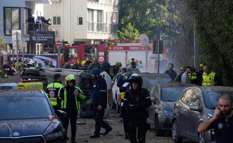 इजराइल पर ईरान और हिजबुल्लाह का हवाई हमला, चार घायल