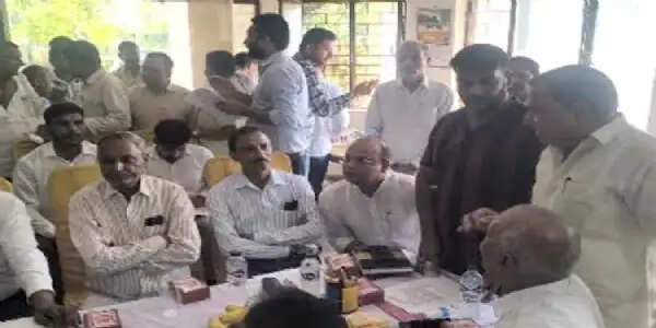 गन्ना किसानों की दो टूक, पांच साल तक फिक्स रहे बेसिक कोटा, पेराई से पहले घोषित हो गन्ने का भाव